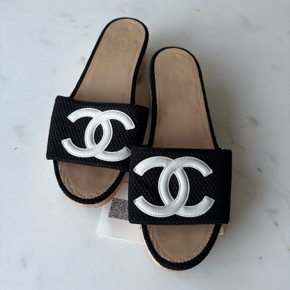 Chanel Black and White Slide Sandals Size 39.5 - Picture 9 of 16